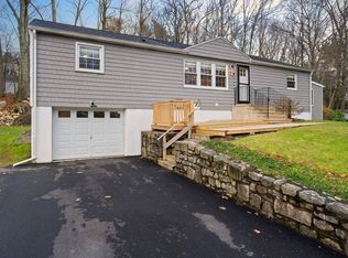 11 Brookside Dr, Leicester, MA 01524