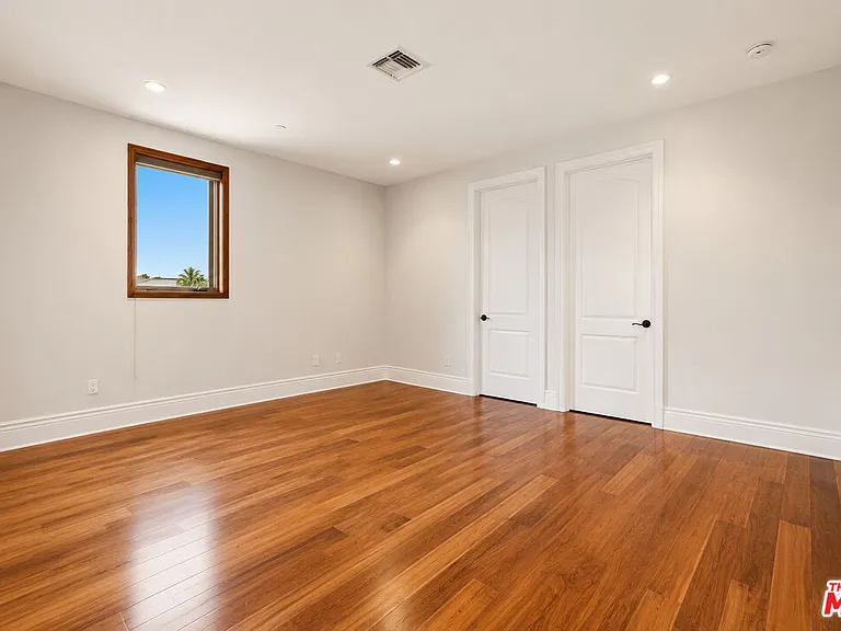 1126 Yale St — Photo 10