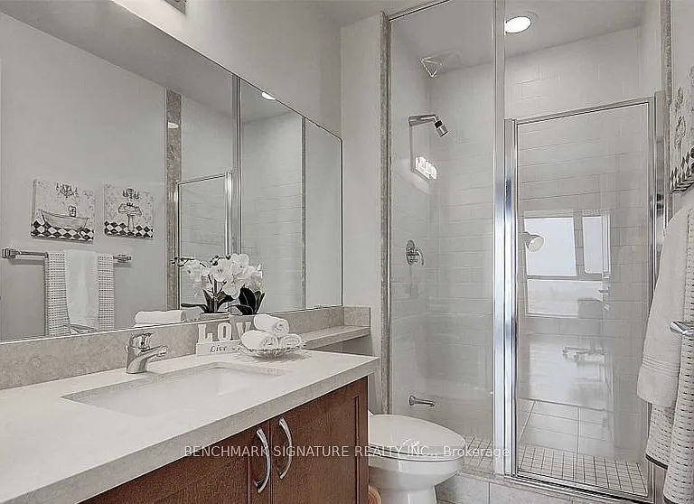 1 Upper Duke Cres #901 — Photo 26
