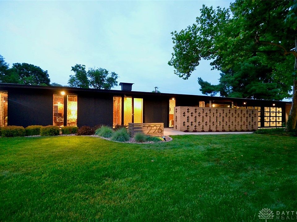 1st image of 226 Sanderson Dr
