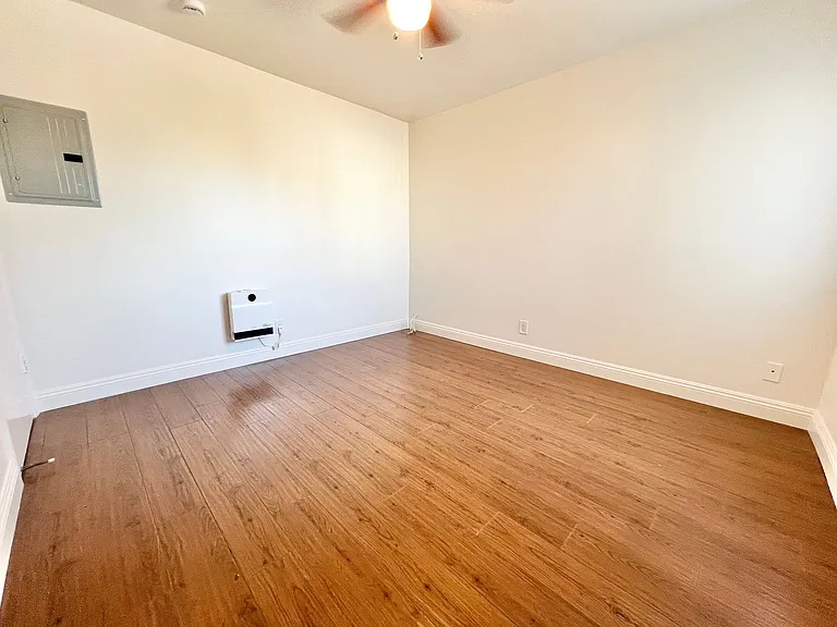 Newly Remodeled Lower Level 2 Bedroom 2 Bathroom Spacious Unit — Photo 9