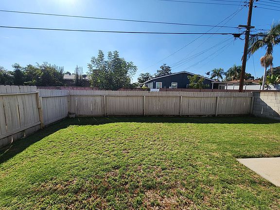 5th image of 1442 W Valencia Dr