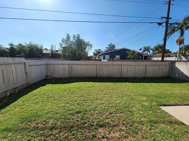1442 W Valencia Dr — Photo 5