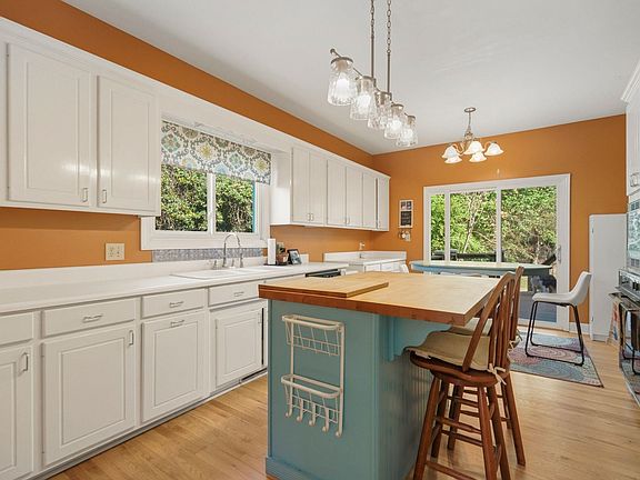 4th image of 352 Round Ridge Rd