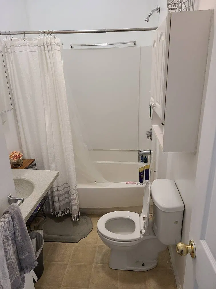 3 bed, 1000 sqft, $1,800 — Photo 2