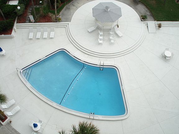 2nd image of 1601 Ocean Dr #502