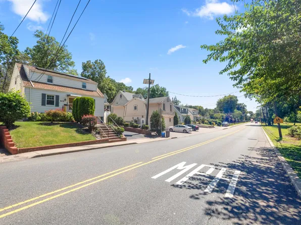 692 Passaic Avenue image 4 of 38