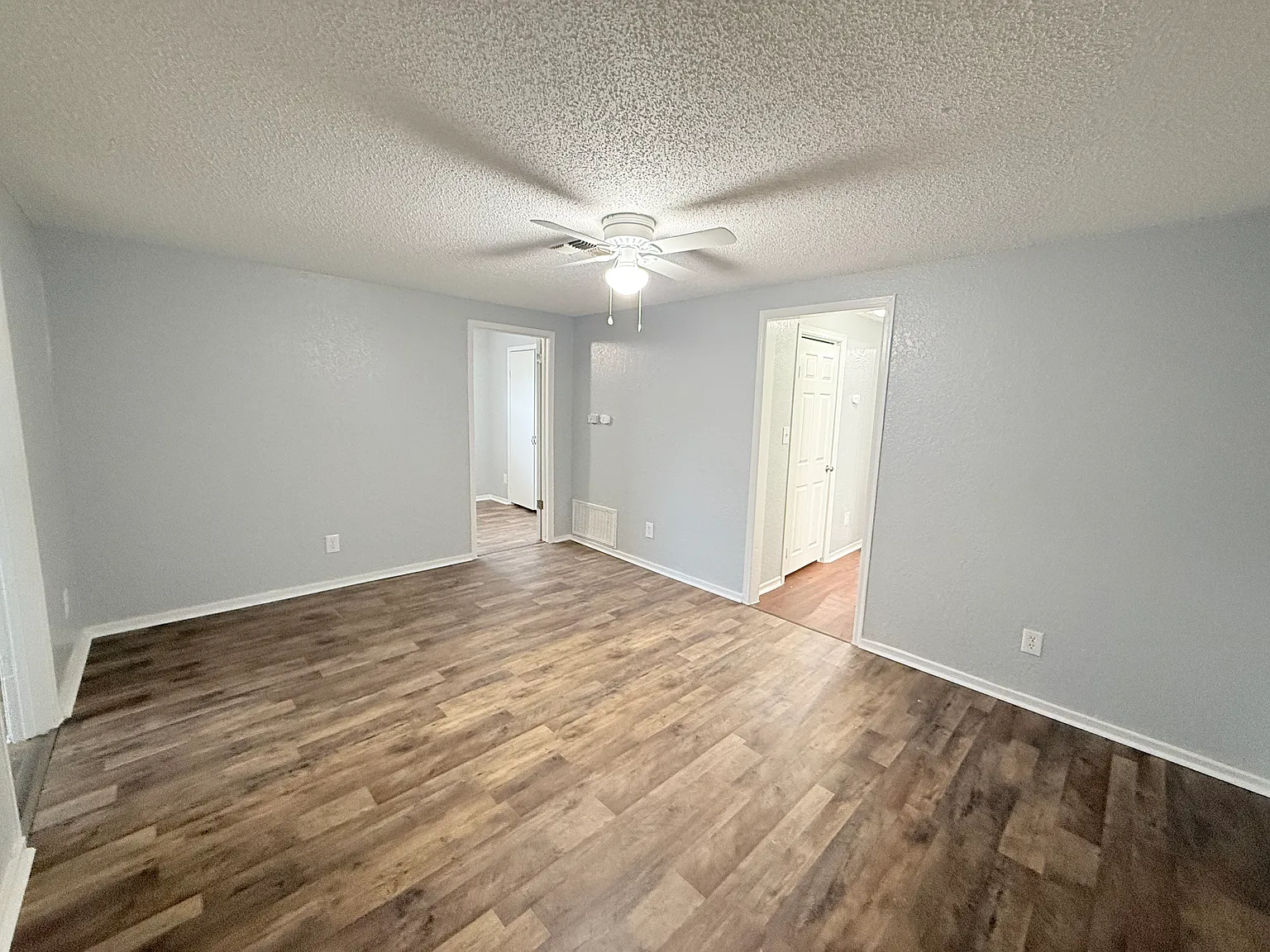 3212 S Ross Ave — Photo 2