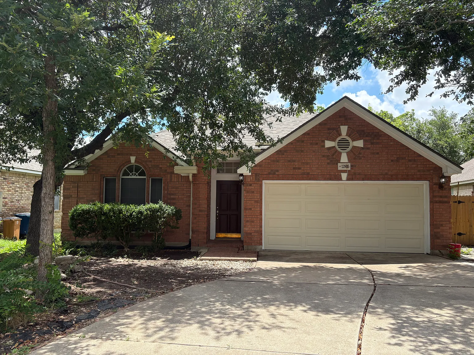 4 bed, 1886 sqft, $2,600 — Photo 1