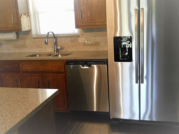 5th image of 403 NW Compass Dr