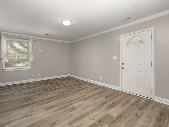 3rd image of 2401 Juniper Dr