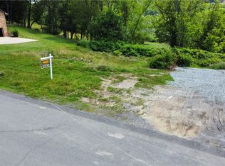 8 Timbercrest Cir, Cecil, PA 15321