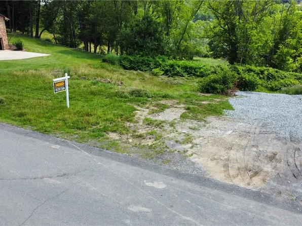 8 Timbercrest Cir, Cecil, PA 15321