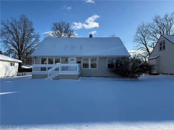 3061 Hilltop Dr, Parma, OH 44134