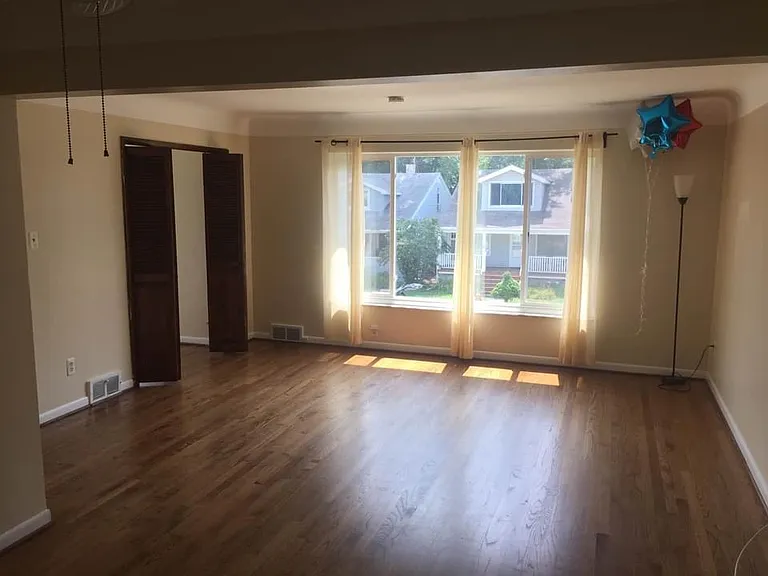 259 Ardmore Dr — Photo 3