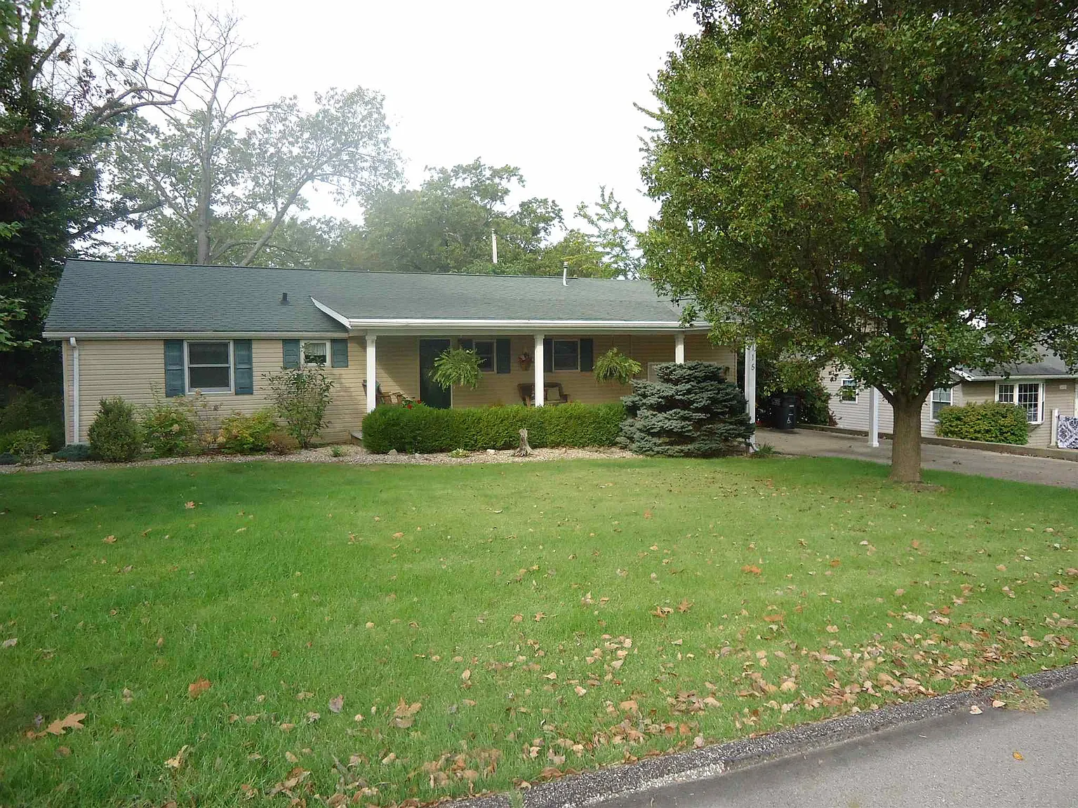 115 Edgewood Dr photo 1