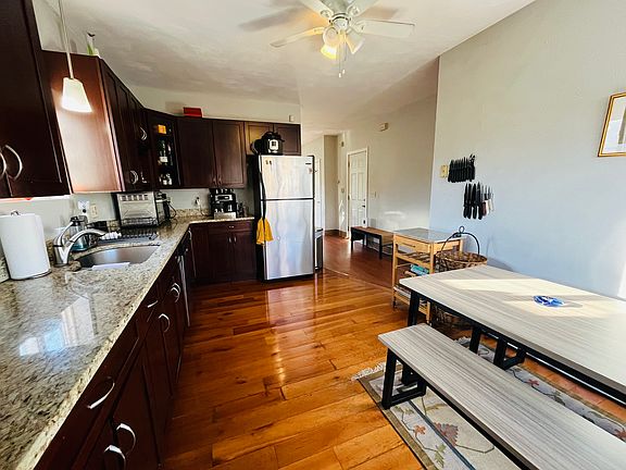 4th image of 240 Taunton Ave APT 2