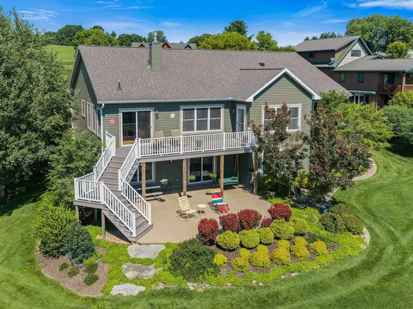 S1231 Summit Point Dr, La Valle, WI 53941