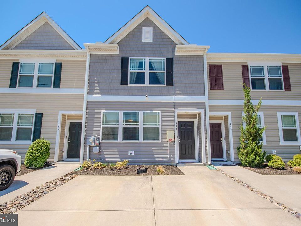 1st image of 444 Creekbed Cir