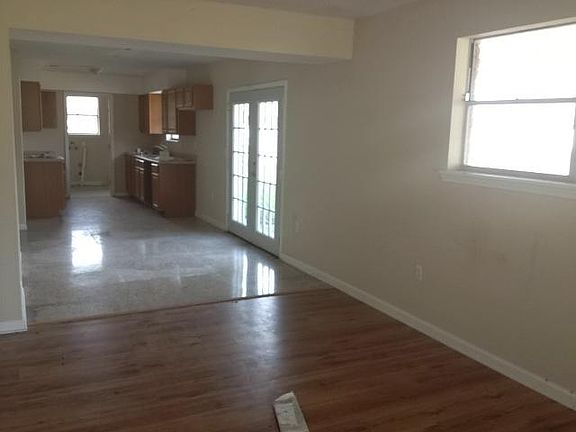 3rd image of 3012 Charles Dr