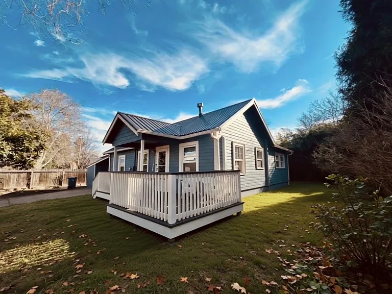 531 Clay St — Photo 2
