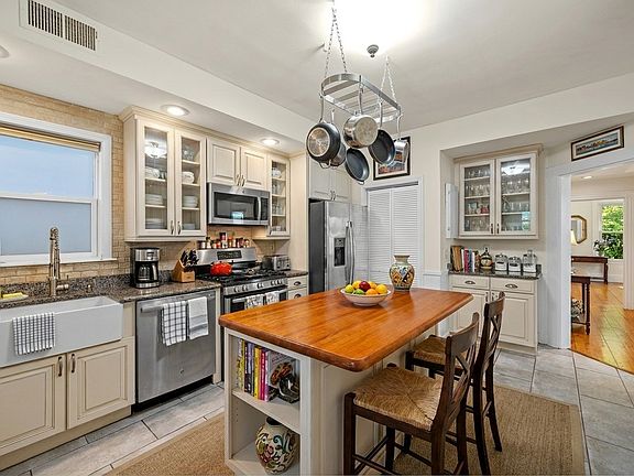 3rd image of 101-103 Wachusett St #1