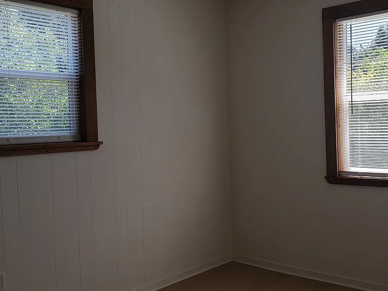 14984 Putnam Ln — Photo 6