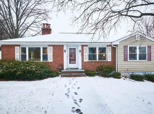 98 Cambridge Rd, Woburn, MA 01801