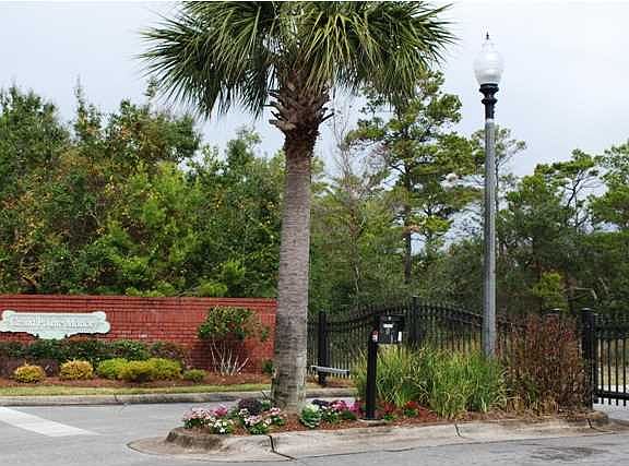 2nd image of 2763 Manor Cir