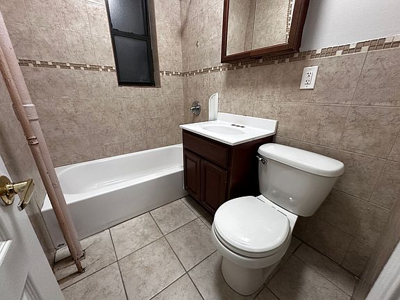 5th image of 500-02 Baldwin Ave #41