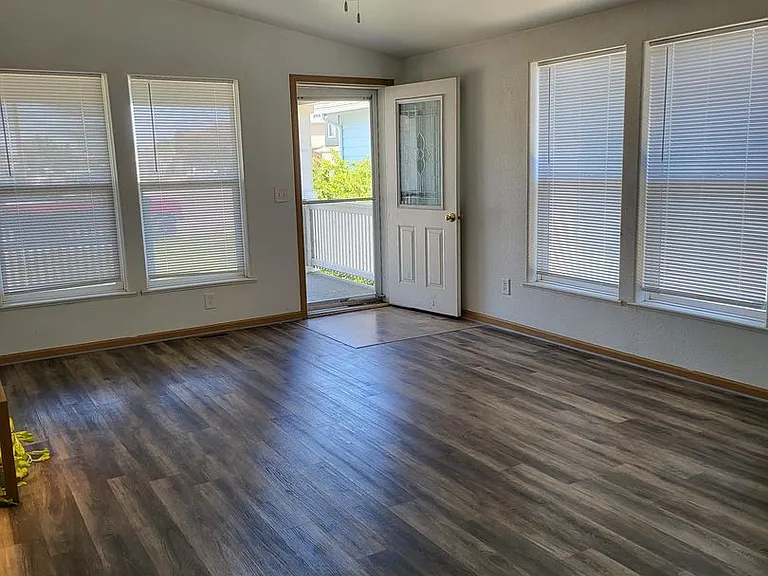 1756 Truman St — Photo 3