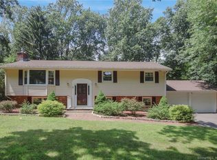 5 Heritage Cir, Clinton, CT 06413