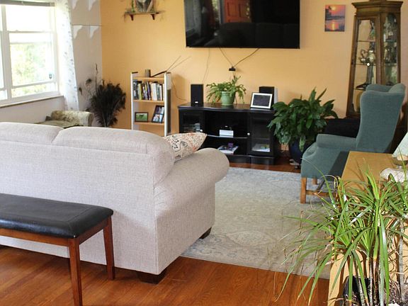 3rd image of 2704 Roland Ln