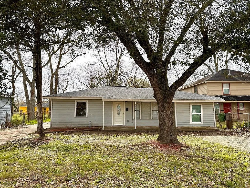 3 bed, 1.0 bath, 1356 sqft, $1,800 — Photo 1