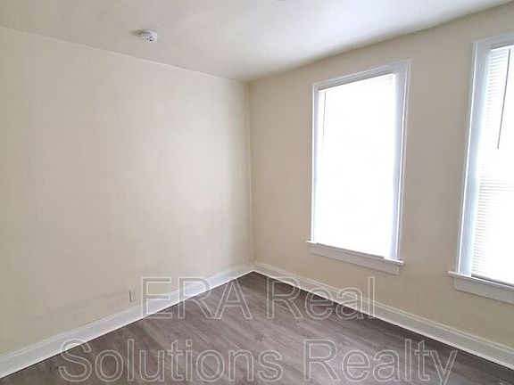 4th image of 661 E Southwood Ave