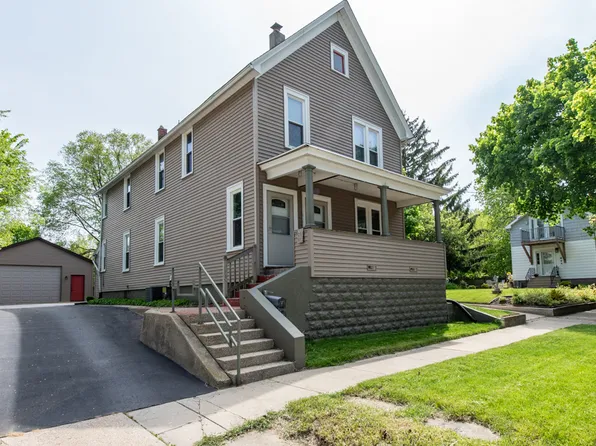 511 40th Pl, Kenosha, WI 53140