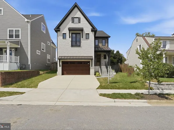 735 20th St S, Arlington, VA 22202