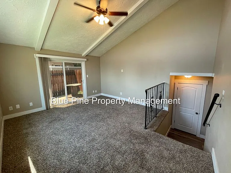 1201 N Skyline Dr #4 — Photo 2