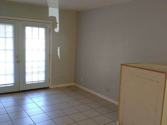 2nd image of 881 Ridgewood Dr #103001031