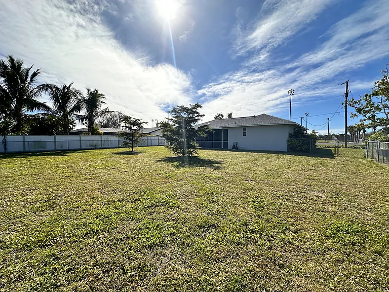4005 SW 2nd Ct — Photo 20