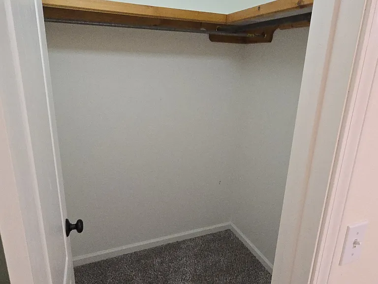 112 Cades Ct — Photo 21
