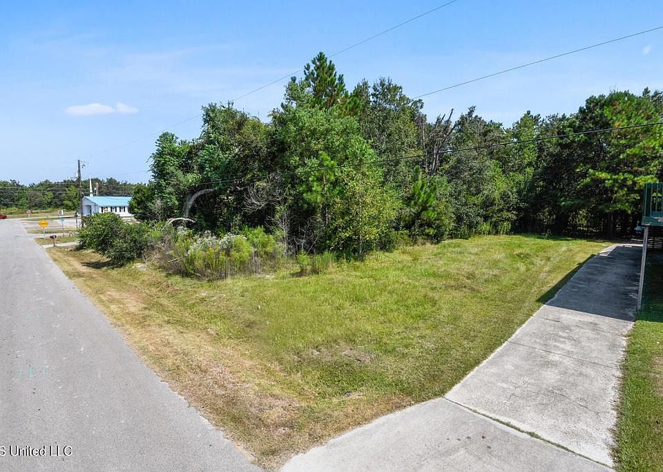 1st image of 306 Vacation Ln