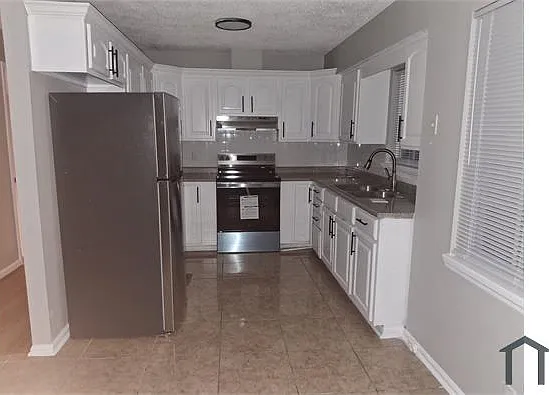 345 Center Ave NW — Photo 2