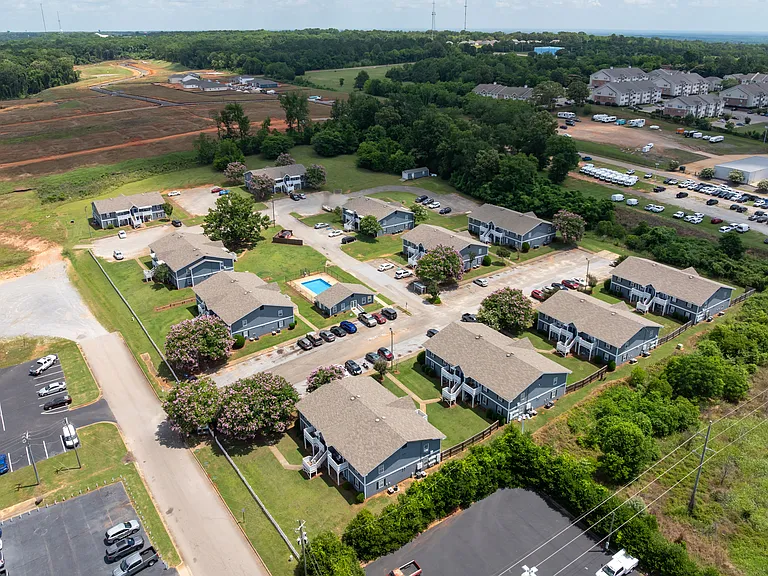 Discover our well-planned community with convenient parking and residential charm in Prattville, professionally operated by Highlands Vista Group.