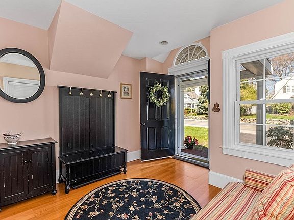 5th image of 180 Walnut St