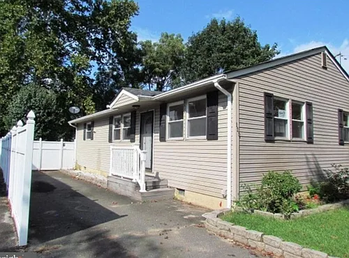 135 Berkley Ave Photo 1