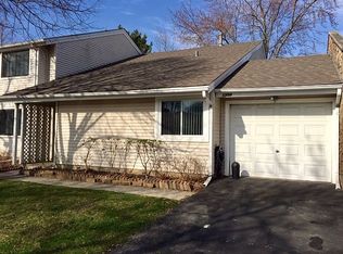 1354 N Whispering Springs Cir, Palatine, IL 60074