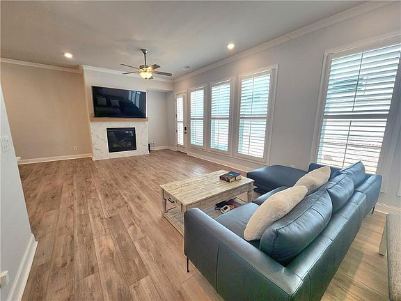 5th image of 1003 Shurcliff Ln
