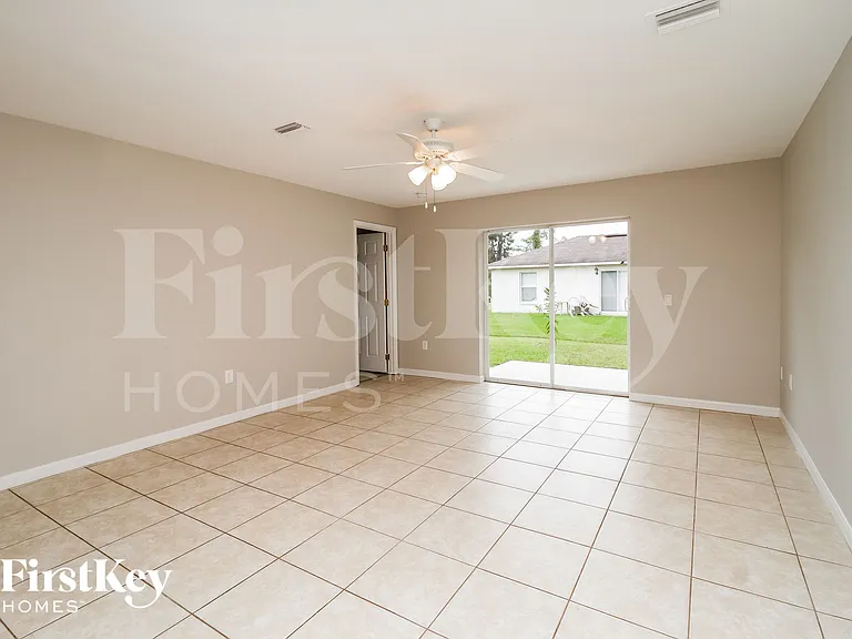 421 Dove Dr — Photo 3