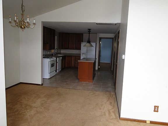 4th image of 458 E Grand Dr